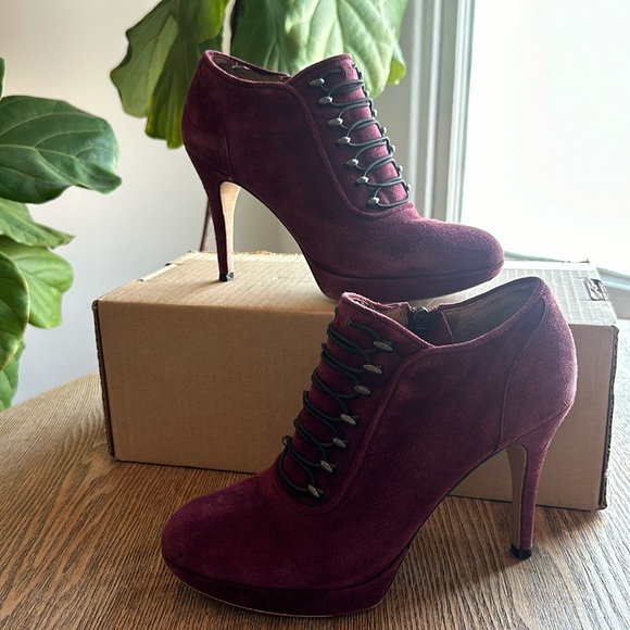 Vince Camuto Shoes - Vince Camuto suede heels